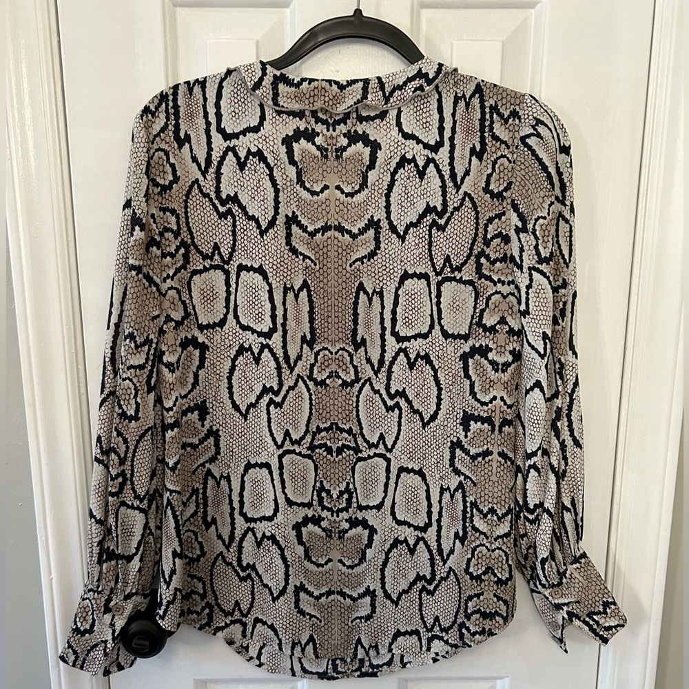 Cabi Size XS Serpentine Blouse - Picture 3 of 5